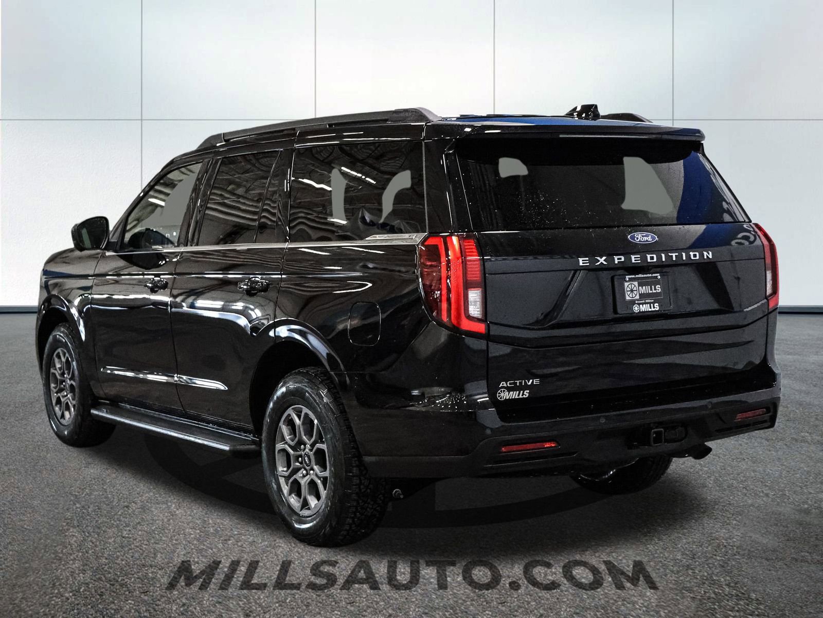 Certified 2025 Ford Expedition Active image 5