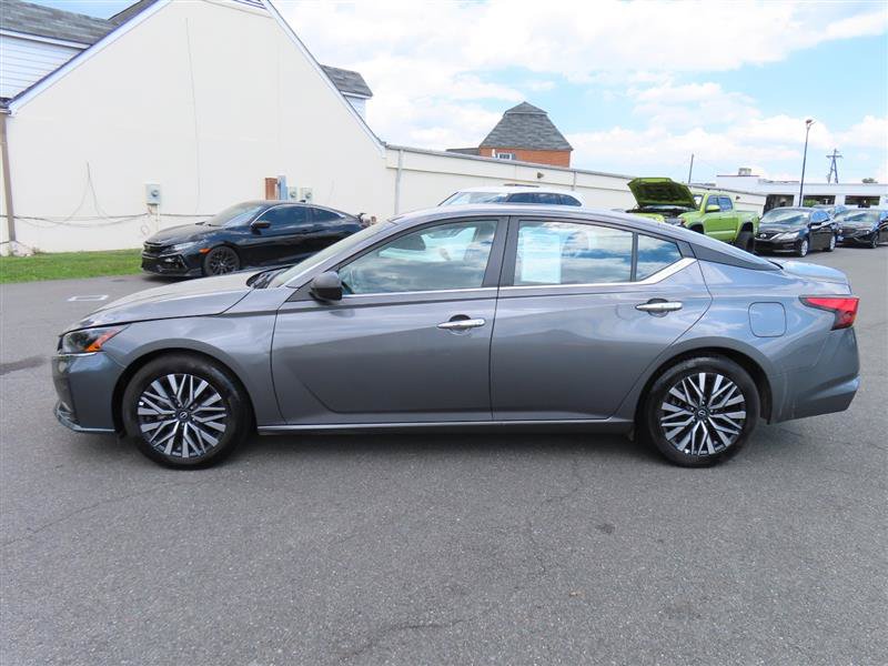 Used 2025 Nissan Altima 2.5 SV FWD image 10