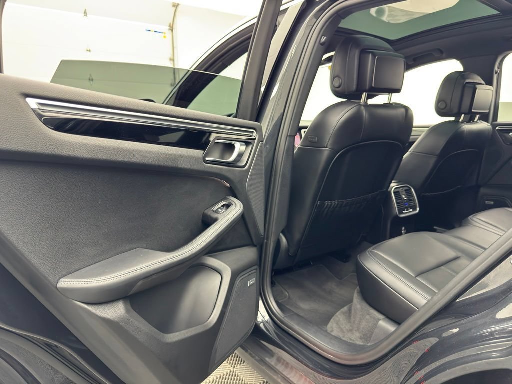 Used 2022 Porsche Macan S AWD/4WD image 42