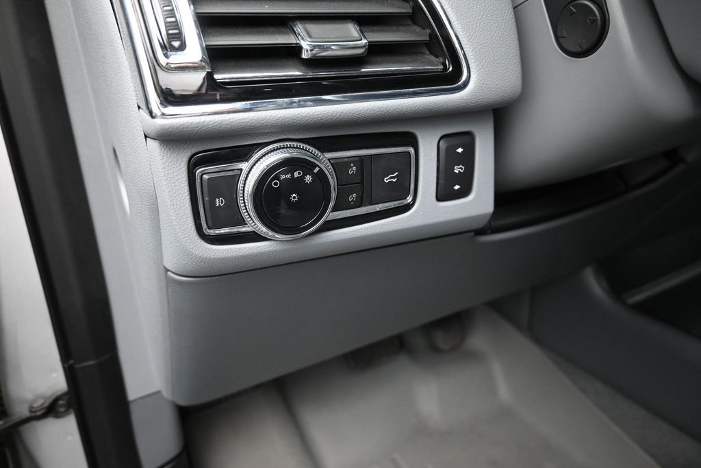 Used 2019 Lincoln Navigator Select RWD image 13