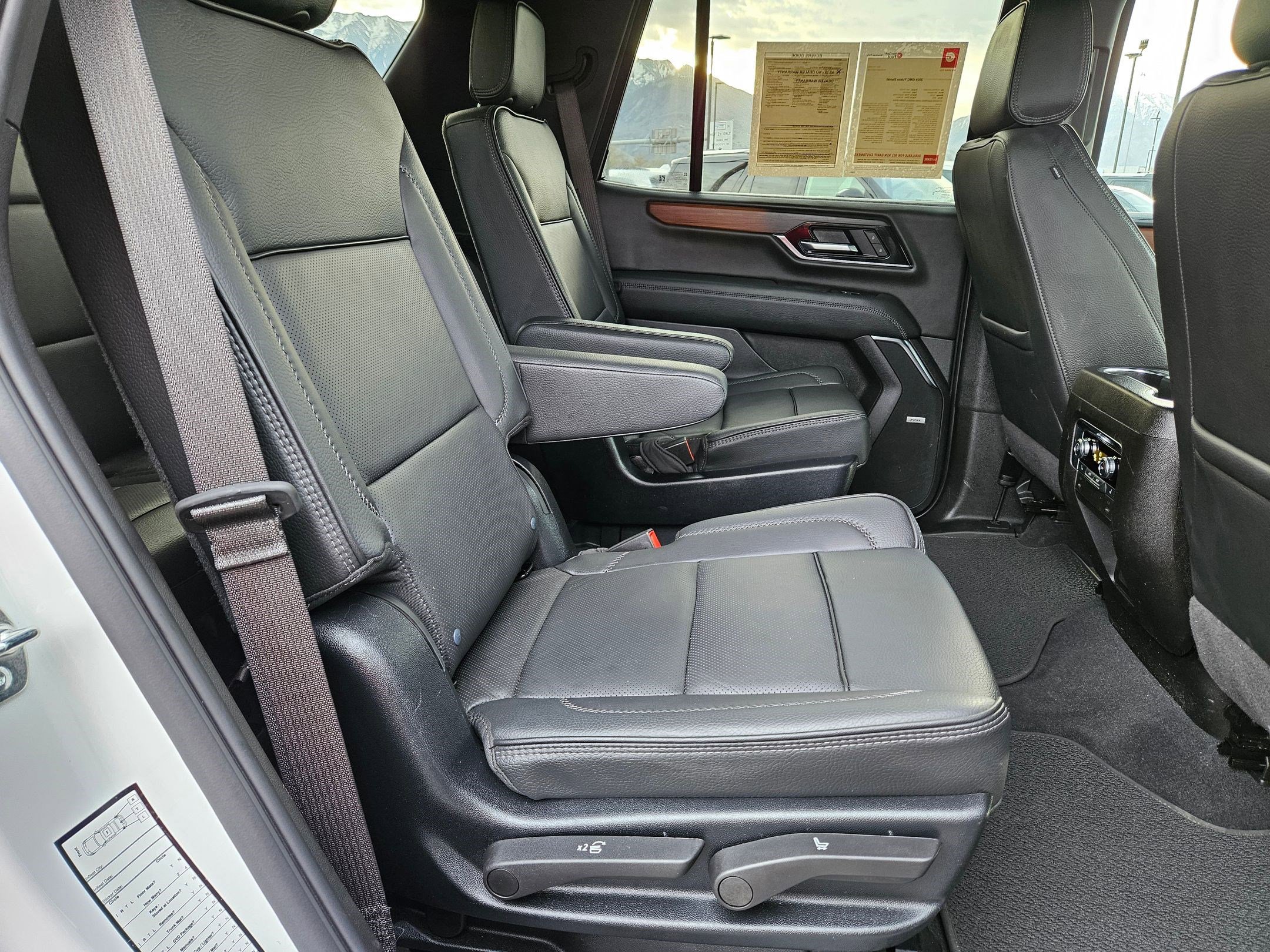 Used 2025 GMC Yukon Denali image 33