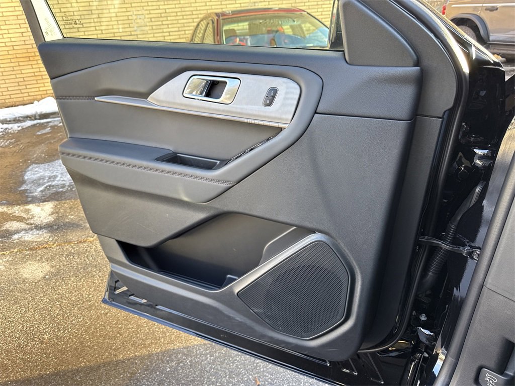 Used 2025 Ford Explorer Active image 22