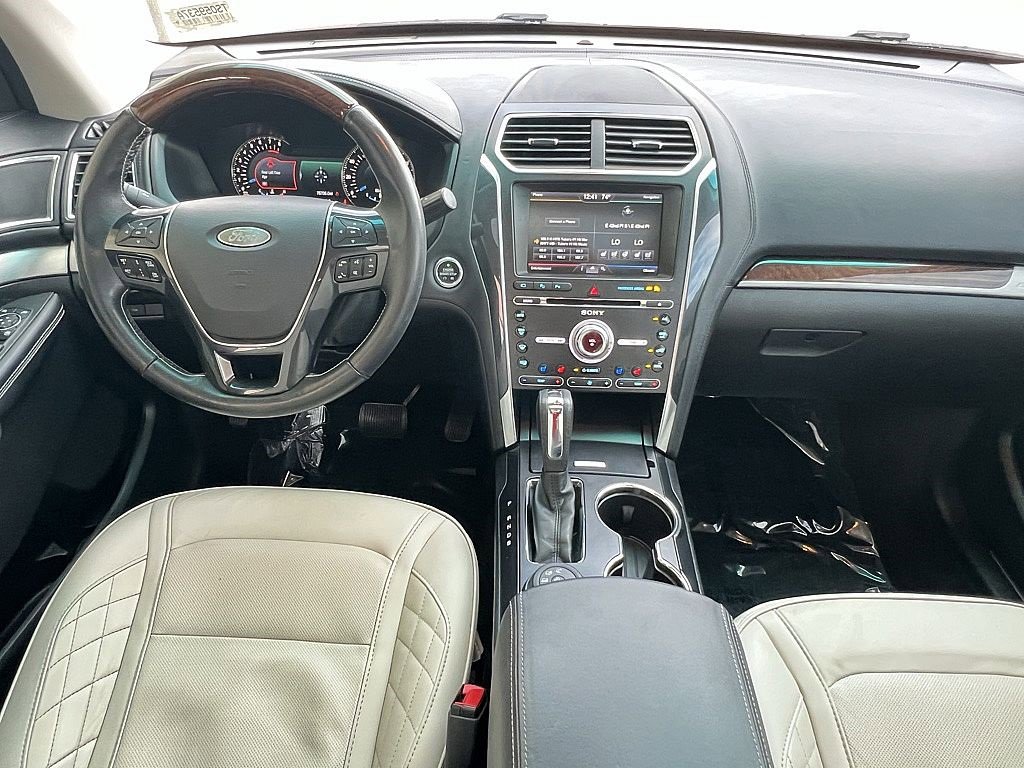Used 2016 Ford Explorer Platinum image 10