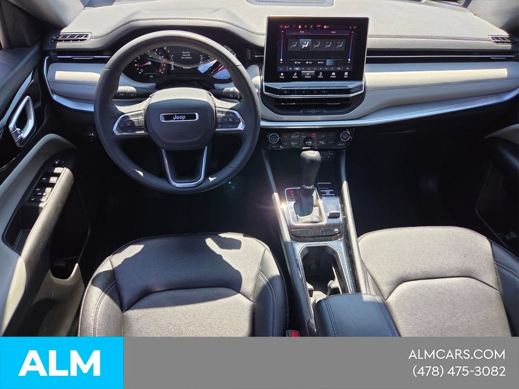 Used 2025 Jeep Compass Limited AWD/4WD image 9