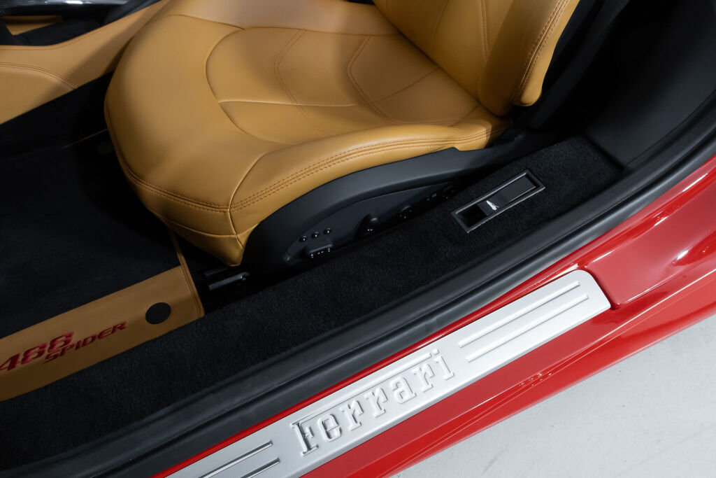 Used 2018 Ferrari 488 Spider image 29