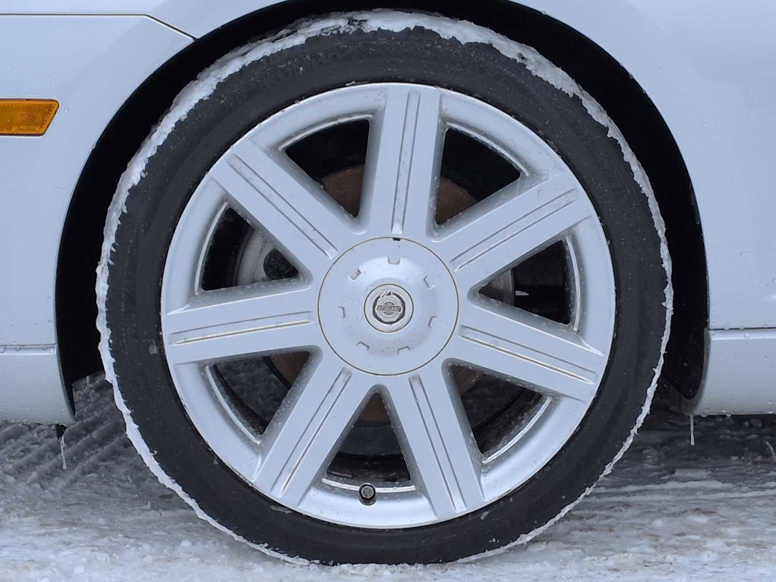 Used 2007 Chrysler Crossfire Limited image 14