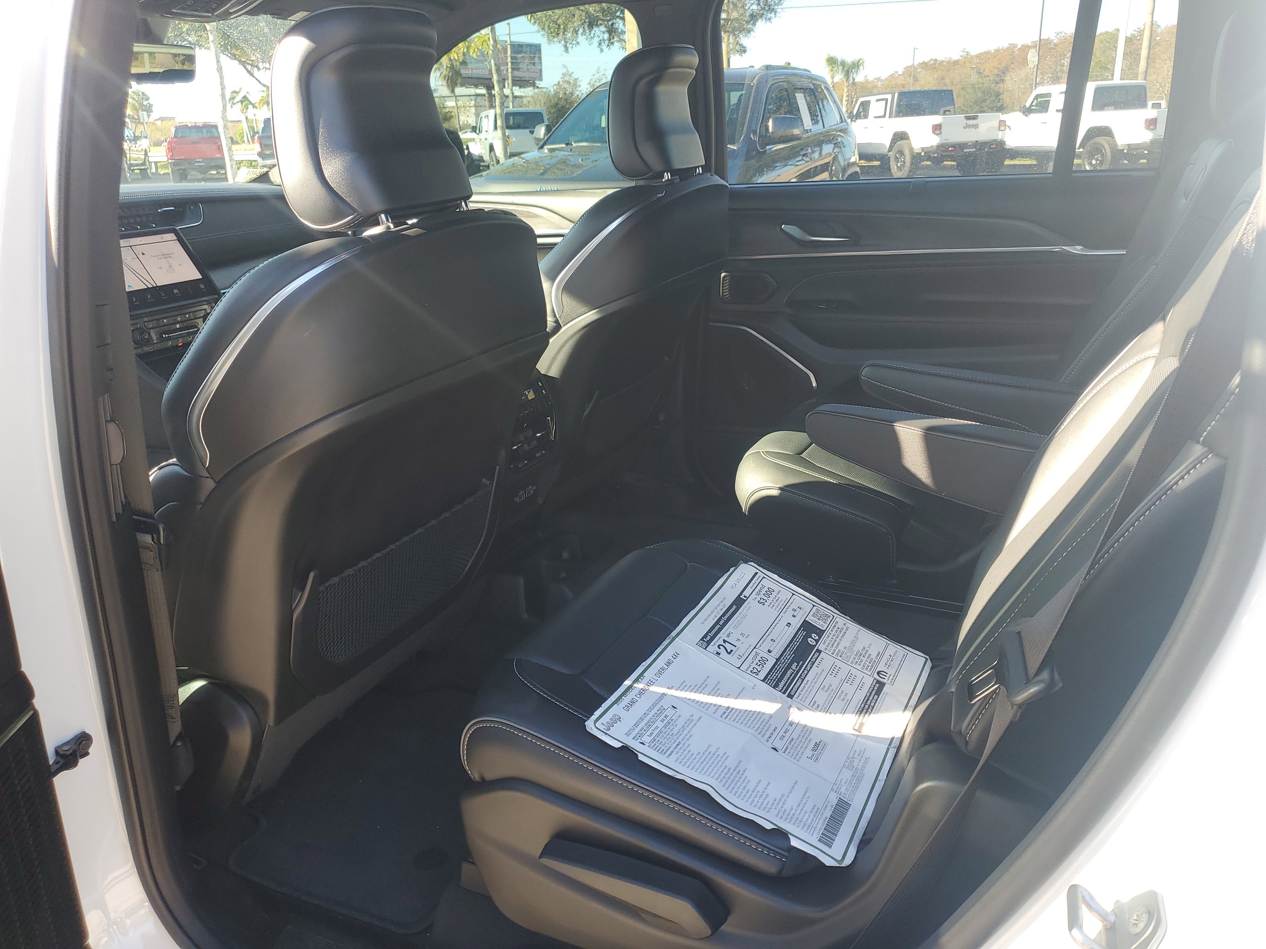 Used 2025 Jeep Grand Cherokee L Overland w/ Luxury Tech Group IV image 12