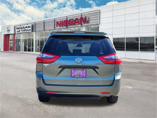 Used 2020 Toyota Sienna L image 6