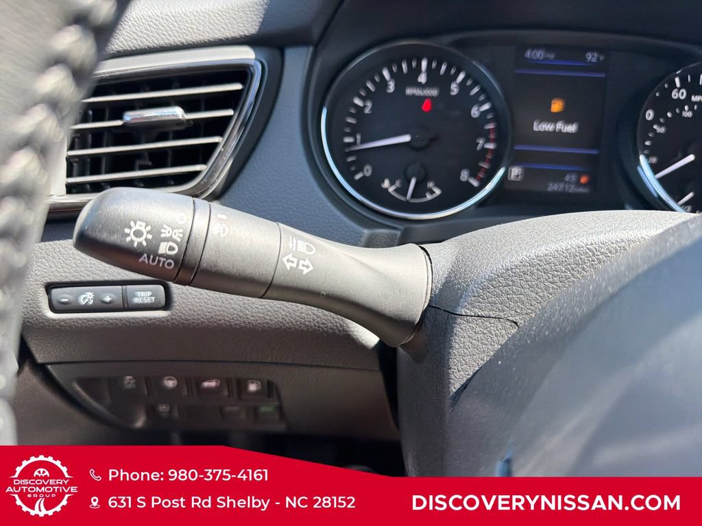 Certified 2019 Nissan Rogue SV w/ Premium Package FWD image 24