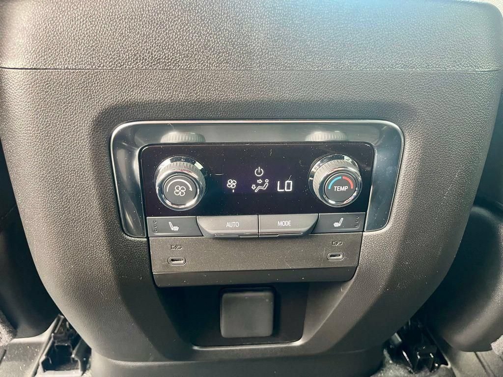 Used 2026 Chevrolet Suburban High Country AWD/4WD image 26