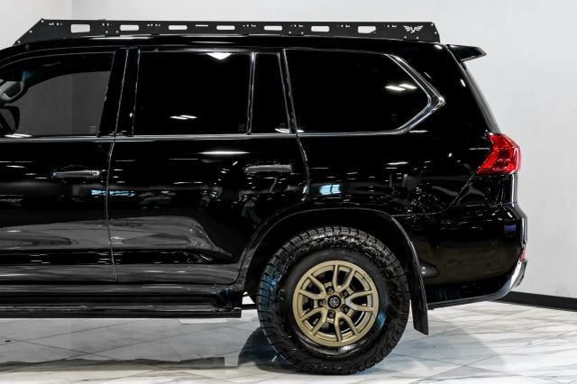 Used 2021 Lexus LX 570 4WD w/ Luxury Package image 12