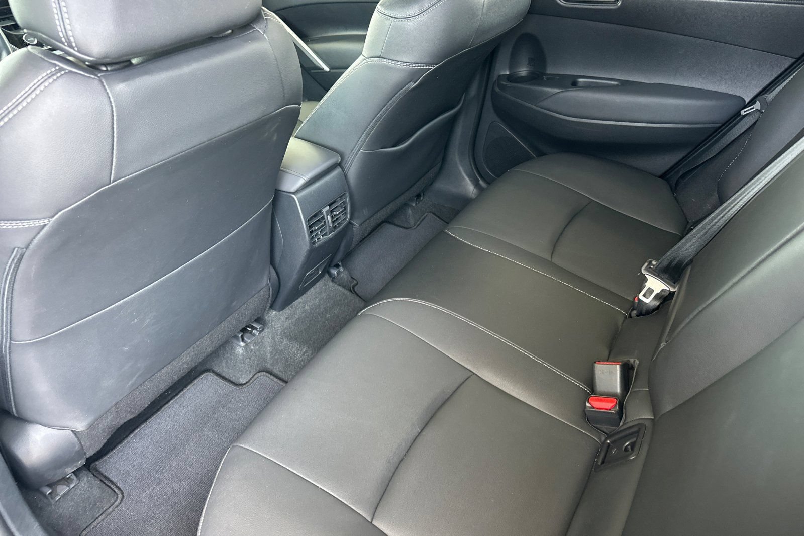 Used 2023 Toyota Corolla Cross XLE w/ Convenience Package FWD image 11