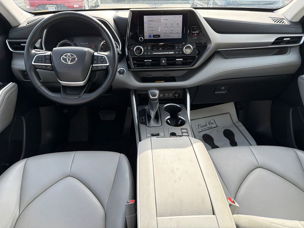 Used 2023 Toyota Highlander XLE image 23