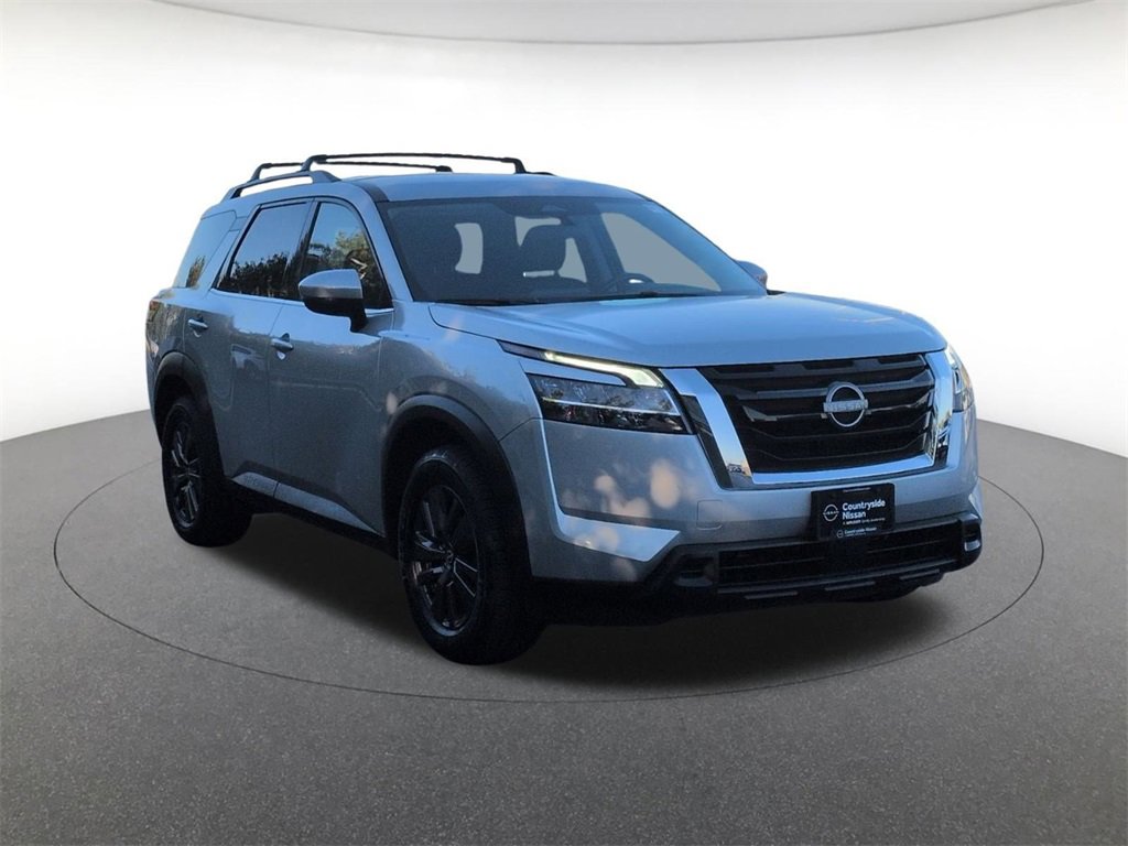 Used 2022 Nissan Pathfinder SV image 3