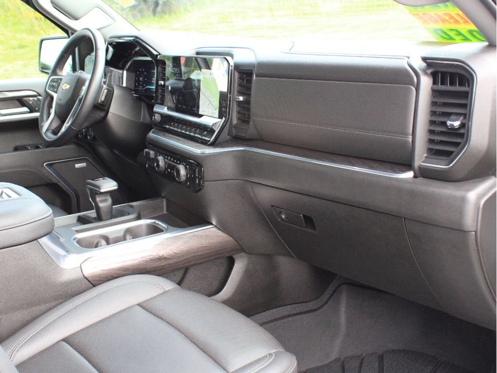 Used 2022 Chevrolet Silverado 1500 LTZ w/ LTZ Premium Package AWD/4WD image 24