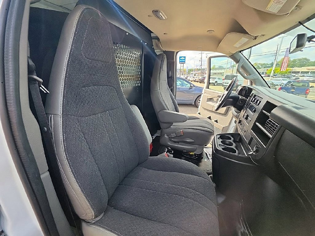 Used 2025 Chevrolet Express 2500 w/ Driver Convenience Package RWD image 26