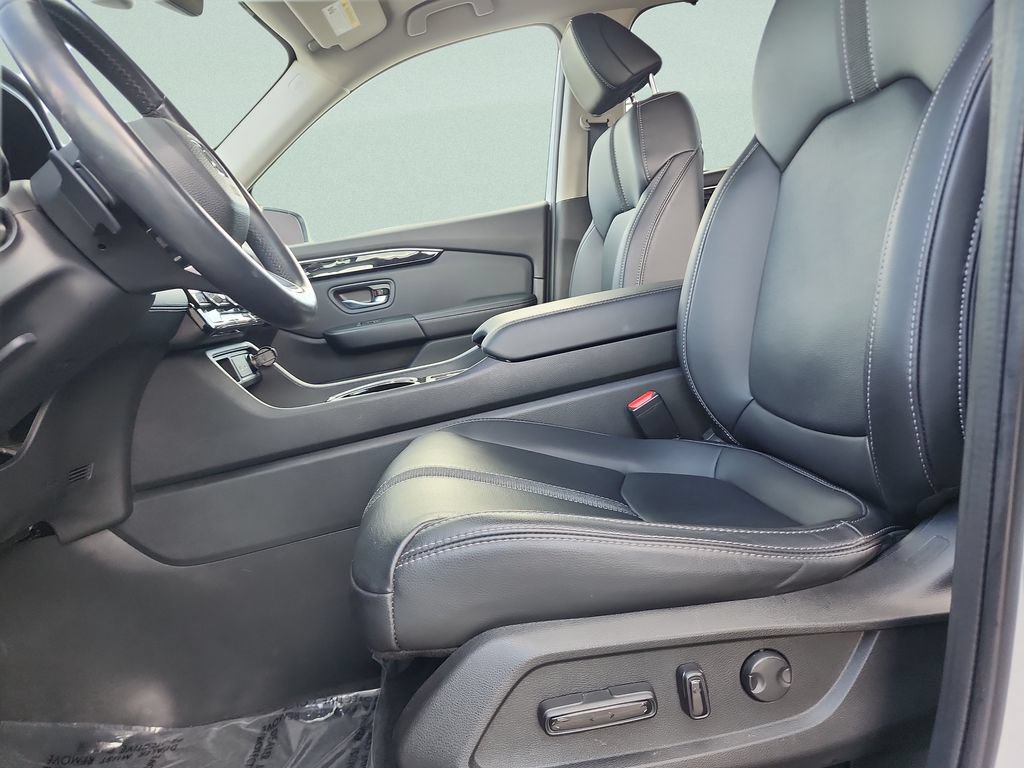 Certified 2023 Honda Pilot Touring image 21