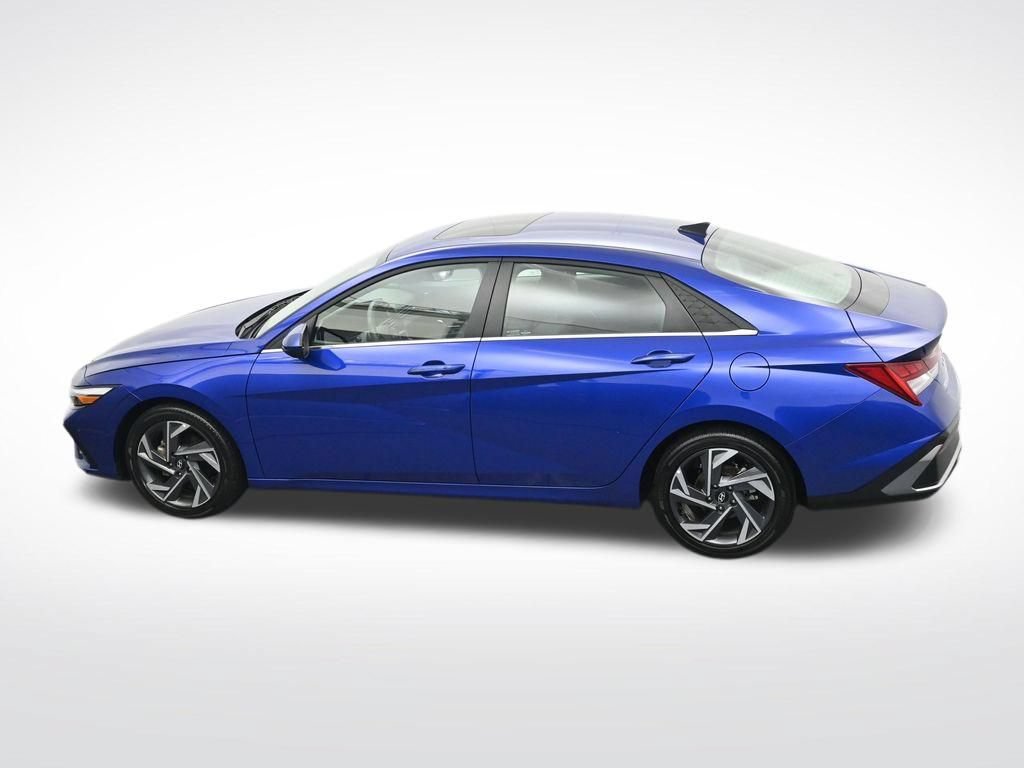 Used 2025 Hyundai Elantra SEL FWD image 28