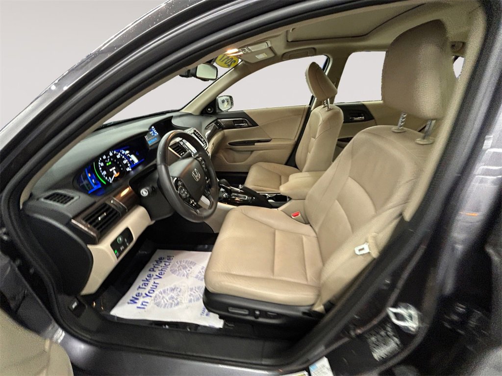 Used 2017 Honda Accord Touring image 9