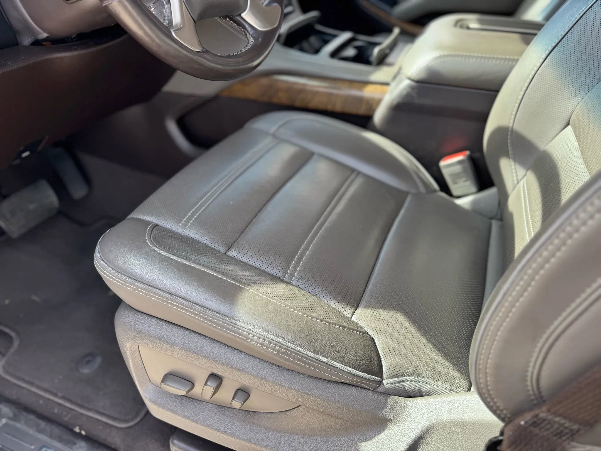 Used 2019 GMC Yukon XL Denali w/ Denali Ultimate Package image 18