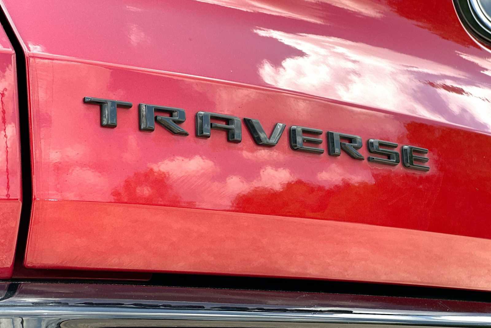 Used 2025 Chevrolet Traverse RS FWD image 15