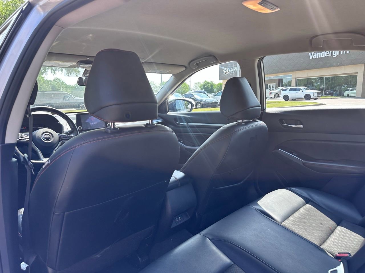 Used 2023 Nissan Altima 2.5 SR image 16