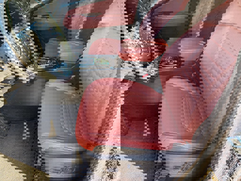 Used 2025 Kia Sportage SX image 11