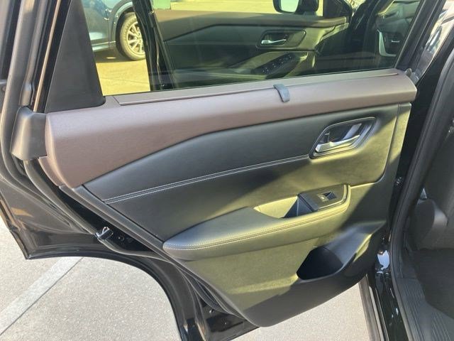 Used 2023 Nissan Rogue SV w/ SV Premium B Package image 22
