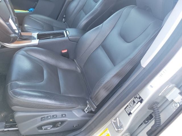 Used 2017 Volvo XC60 T6 Inscription w/ Climate Package AWD/4WD image 13