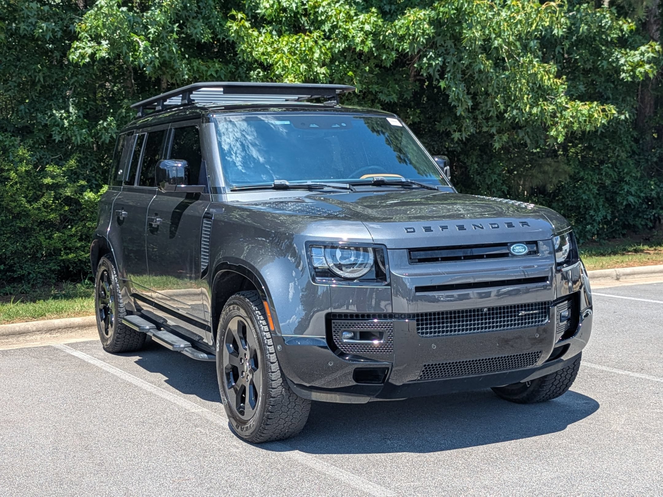 Used 2023 Land Rover Defender 110 X-Dynamic SE AWD/4WD image 2