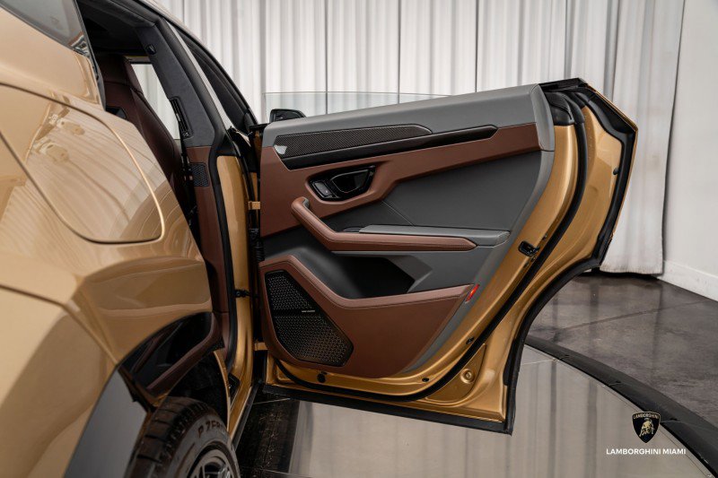 Used 2025 Lamborghini Urus SE image 52