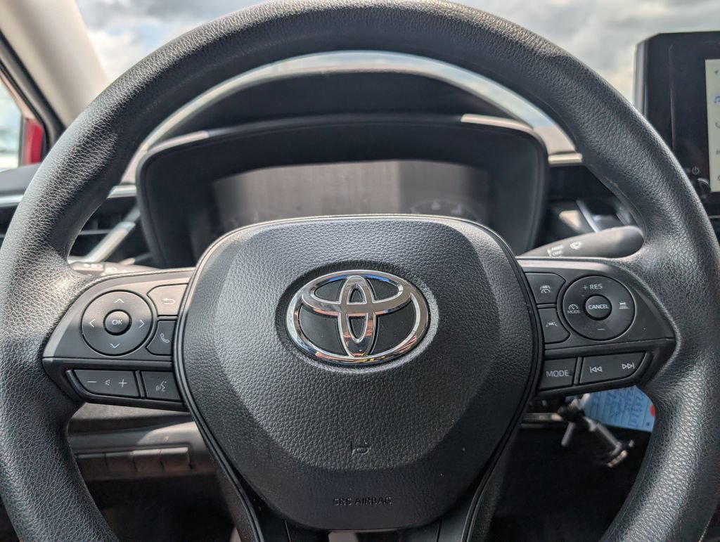 Used 2025 Toyota Corolla LE FWD image 21