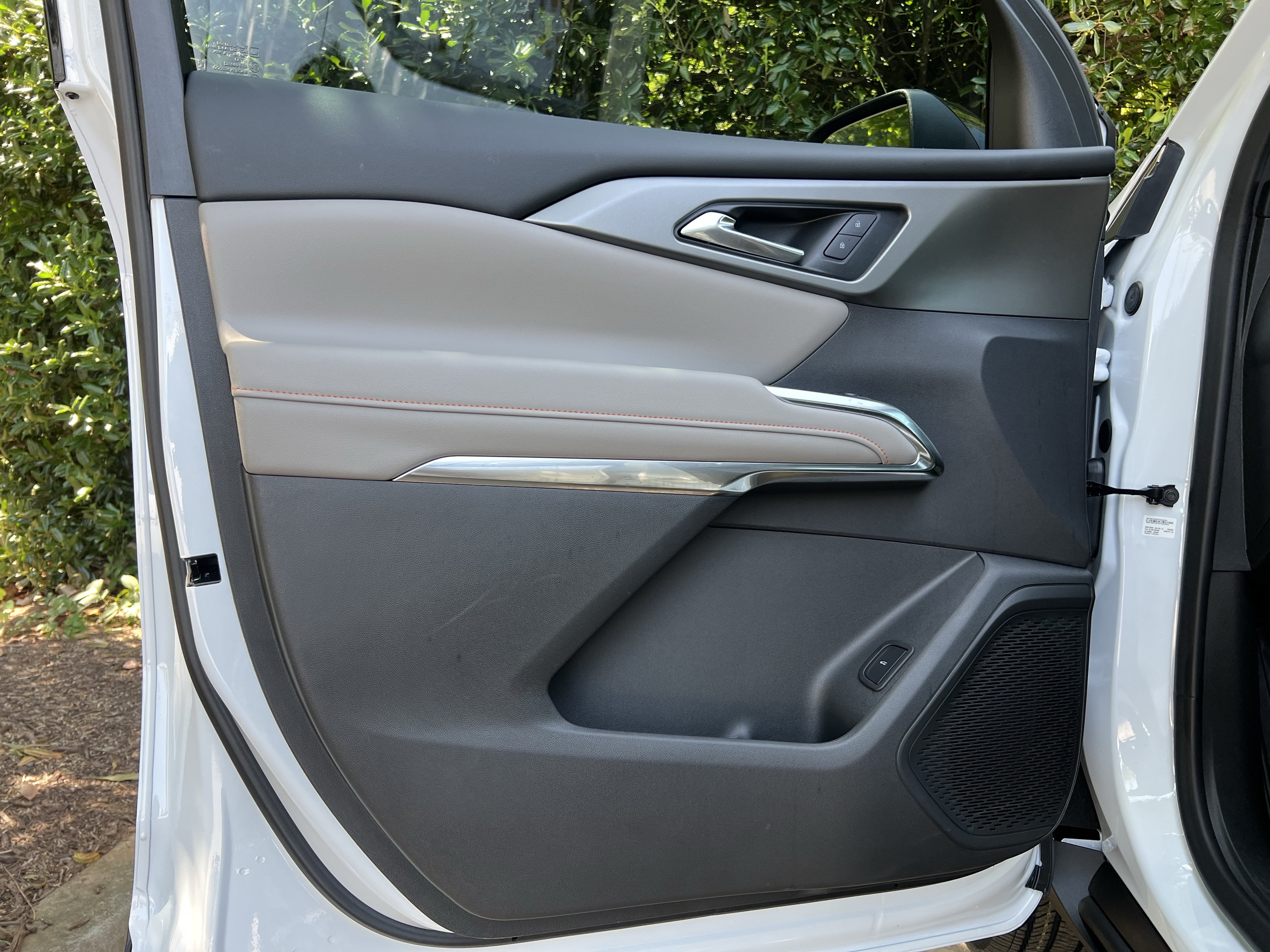 New 2027 Chevrolet Traverse LT FWD image 14