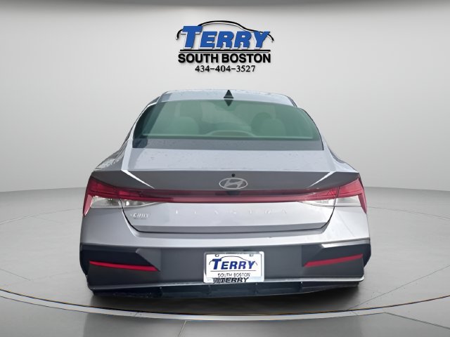 Used 2025 Hyundai Elantra SEL FWD image 4