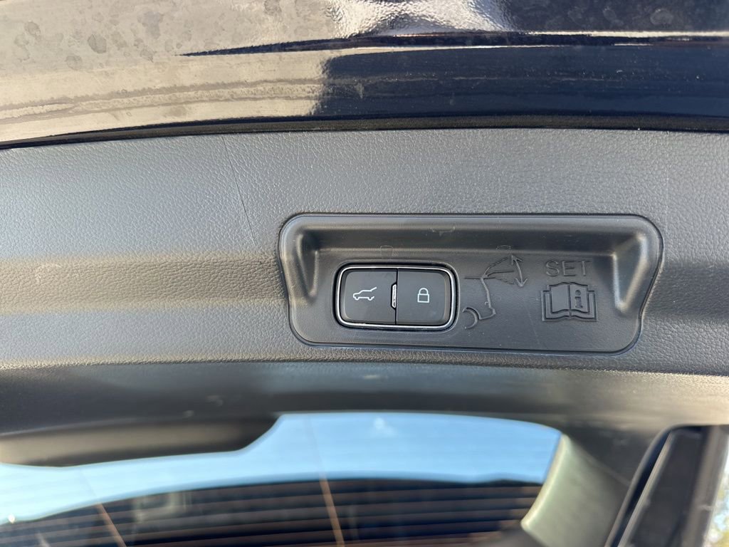 Used 2025 Ford Explorer ST-Line w/ ST-Line Street Pack image 31