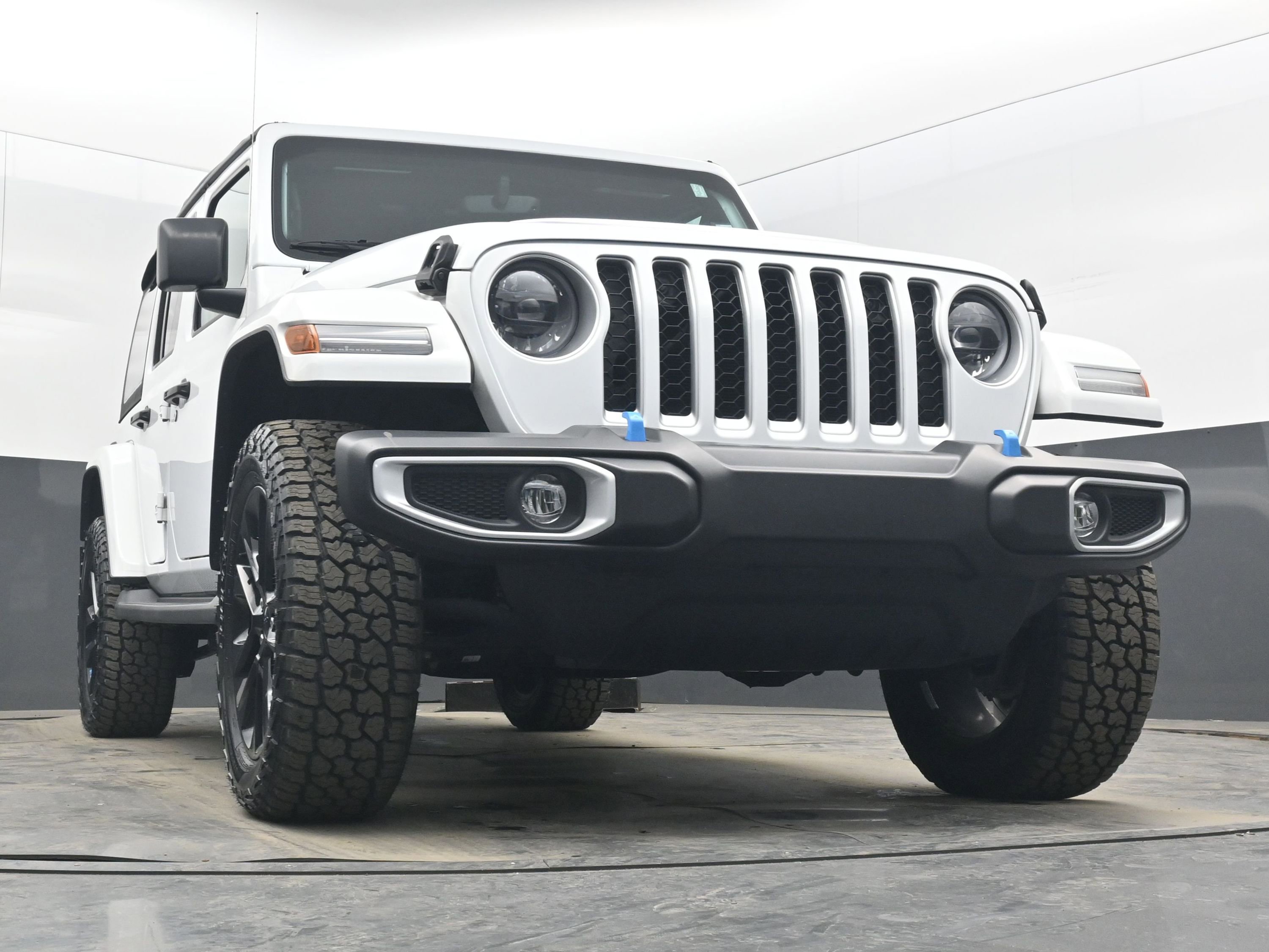 Used 2023 Jeep Wrangler Sahara w/ Cold Weather Group image 24