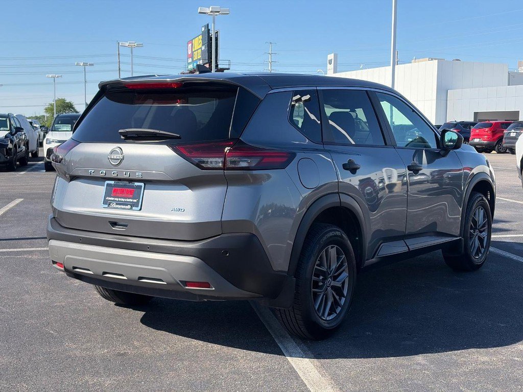 Used 2023 Nissan Rogue S AWD/4WD image 5