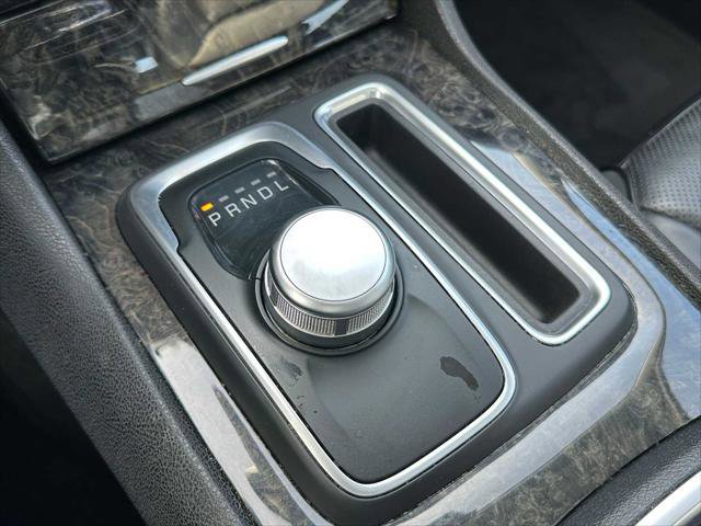 Used 2015 Chrysler 300 C w/ Light Group image 40