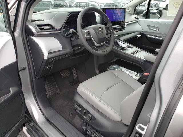 New 2026 Toyota Sienna XLE AWD/4WD image 10