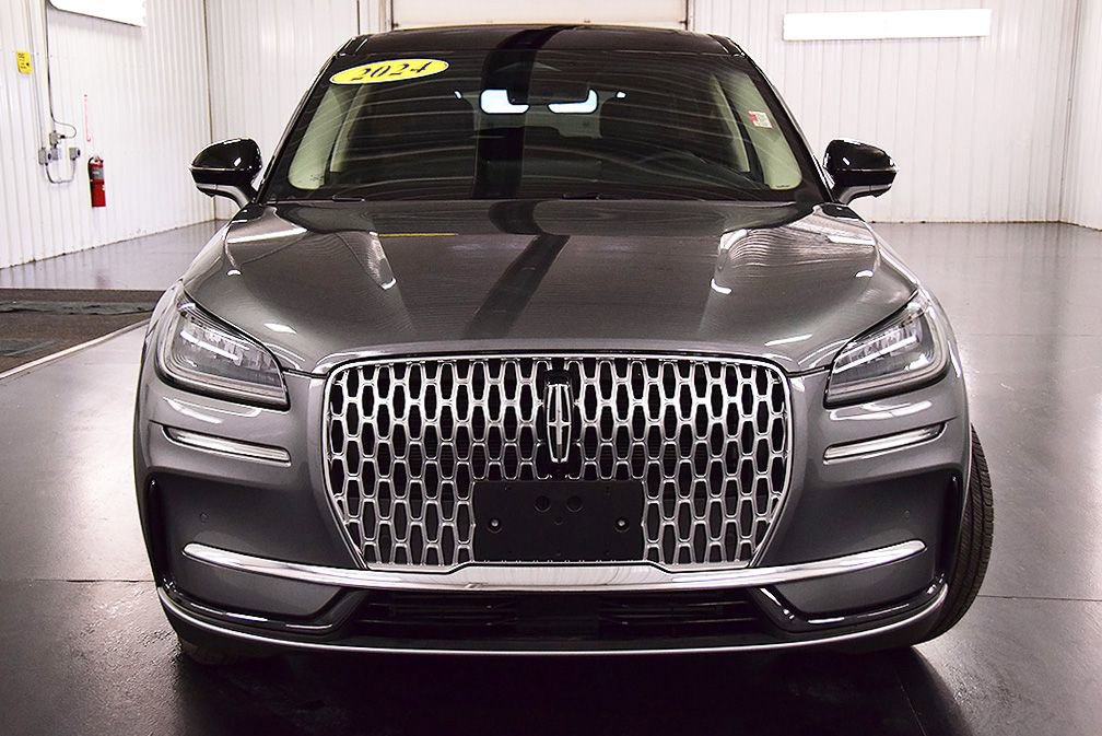 Used 2024 Lincoln Corsair AWD w/ Equipment Group 101A image 2