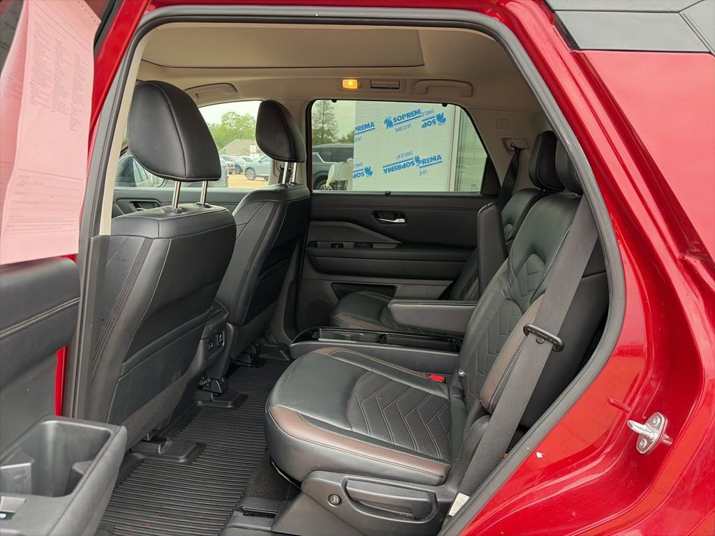 Used 2023 Nissan Pathfinder Platinum image 8