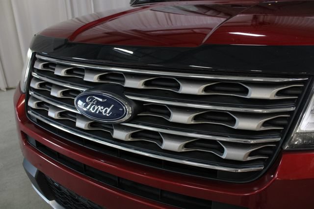 Used 2017 Ford Explorer XLT w/ Equipment Group 202A AWD/4WD image 33