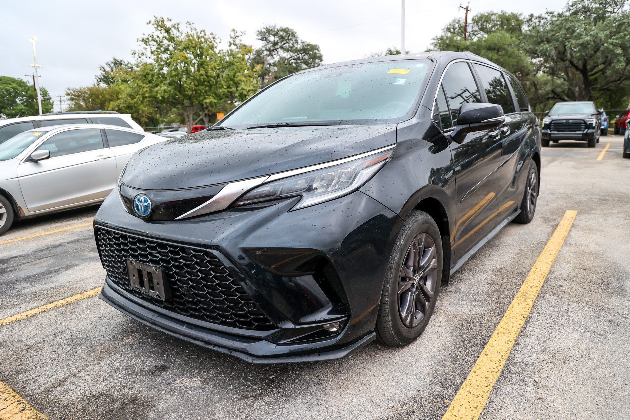 Used 2024 Toyota Sienna XSE w/ XSE Premium Package AWD/4WD image 1