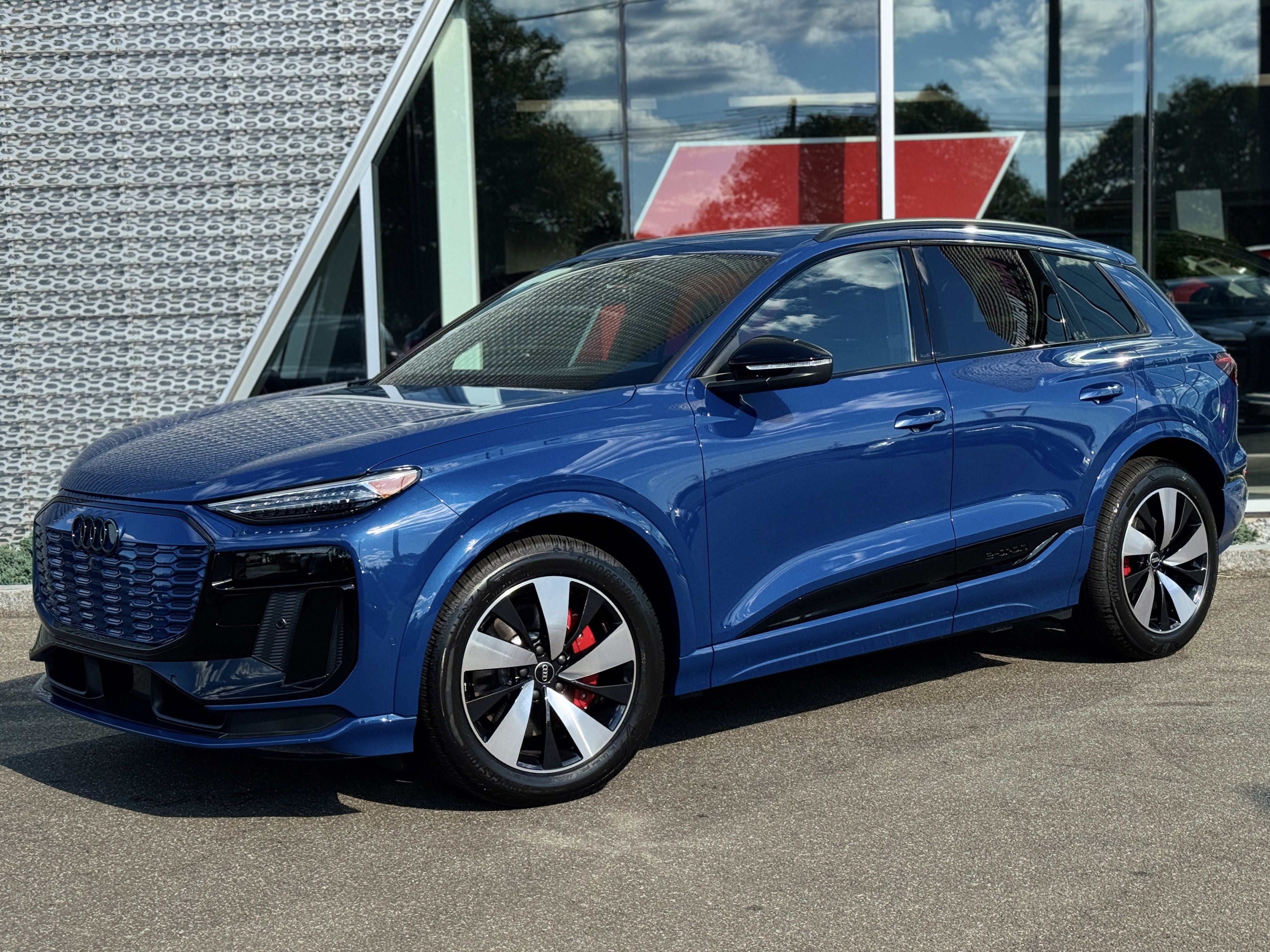 New 2025 Audi SQ6 e-tron Premium Plus image 1