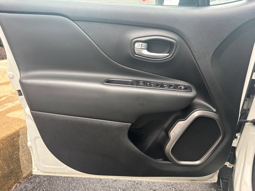 Used 2020 Jeep Renegade Limited w/ UConnect 8.4 Nav Group AWD/4WD image 28