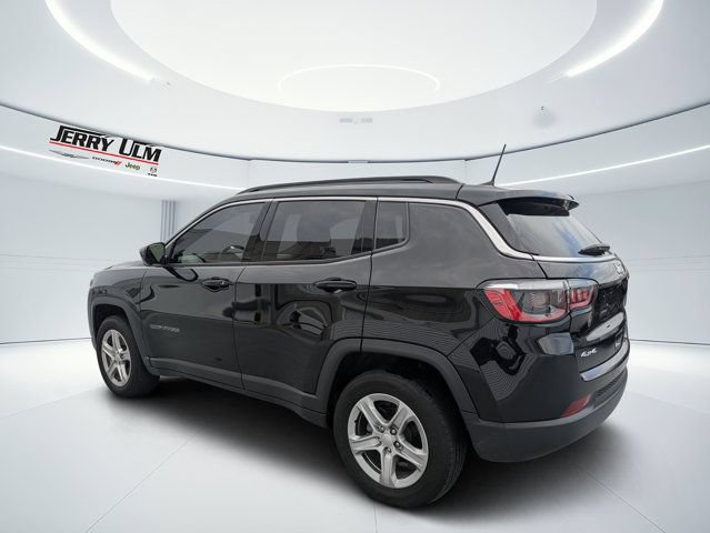 Used 2023 Jeep Compass Latitude w/ Sun and Sound Group AWD/4WD image 5