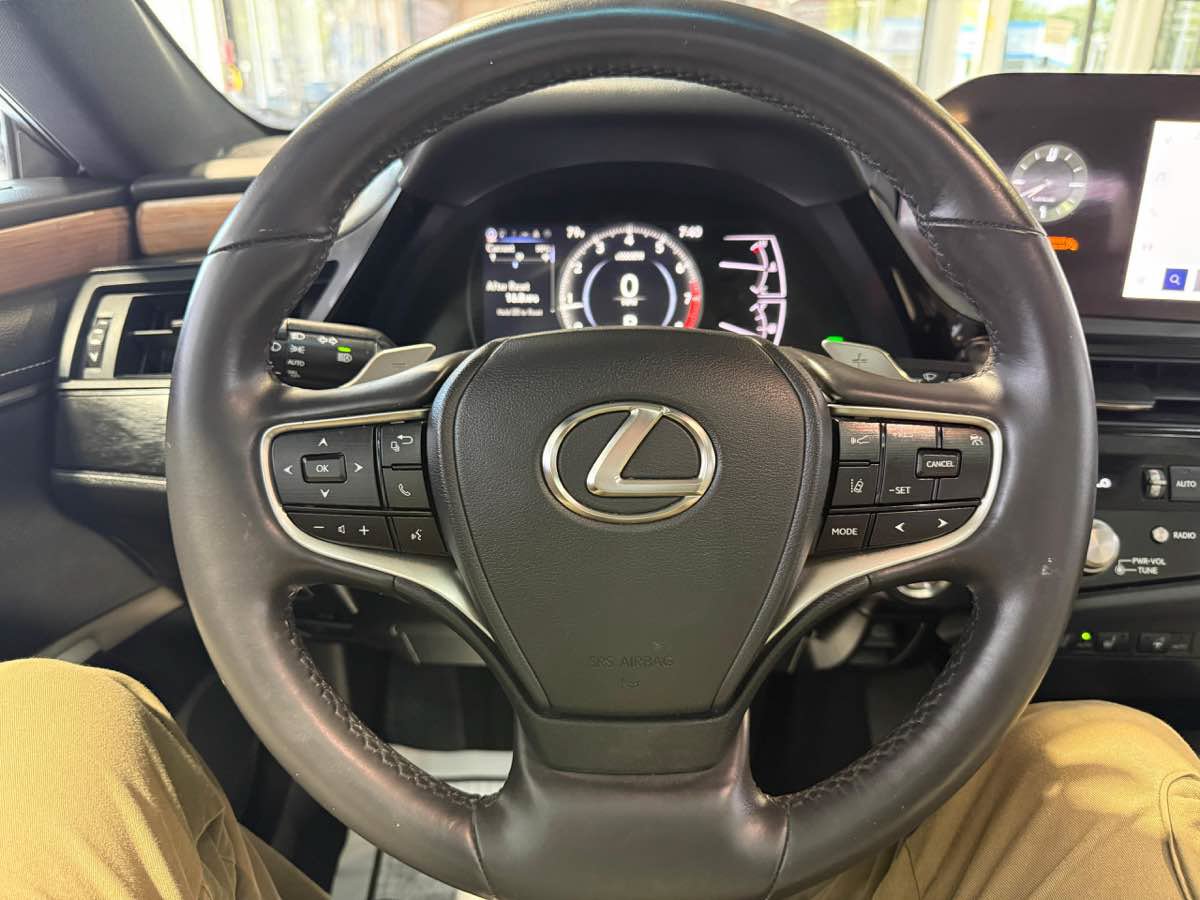 Used 2024 Lexus ES 350 w/ Premium Package FWD image 11