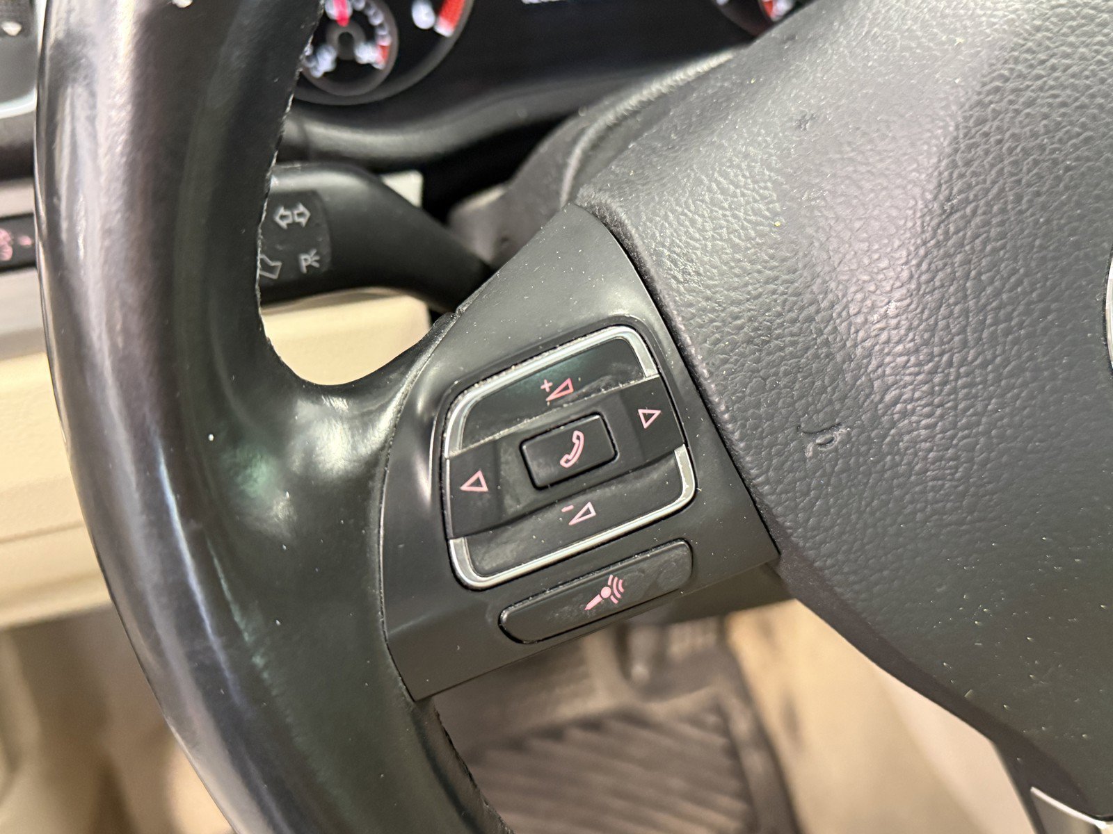 Used 2014 Volkswagen Passat TDI SE FWD image 16
