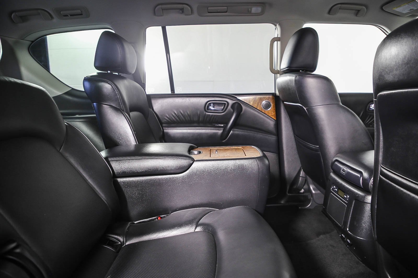 Used 2023 Nissan Armada SL w/ Captain's Chairs Package image 17