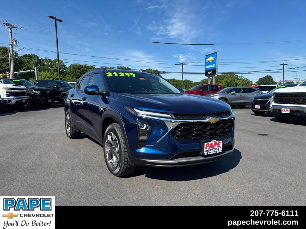 Used 2024 Chevrolet Trax LT w/ Driver Confidence Package FWD image 1